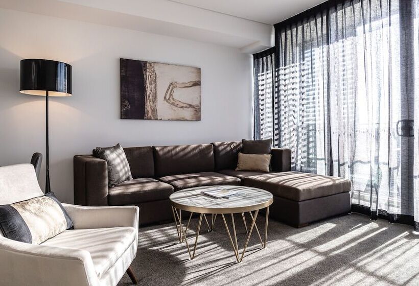 Студио Стандарт с Балконом, Silkari Suites At Chatswood