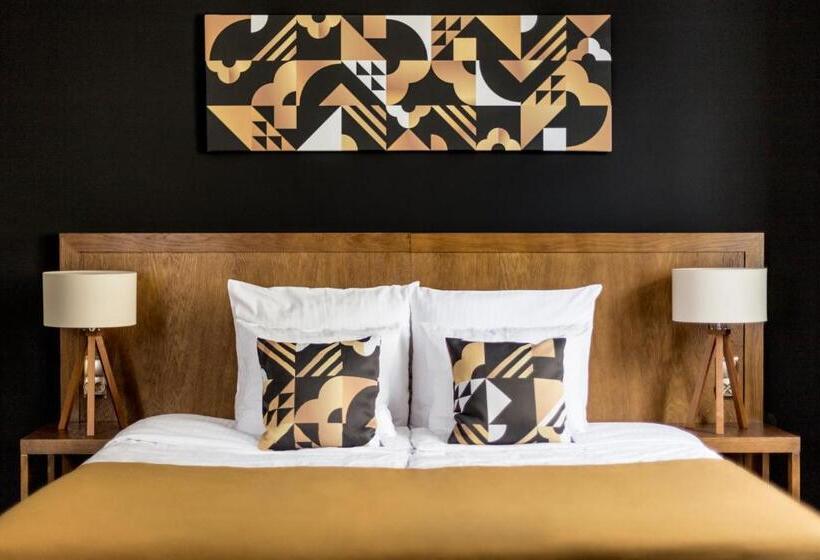 غرفة قياسية ثلاثية مطلة علي الحديقة, Zulian Aparthotel By Artery Hotels