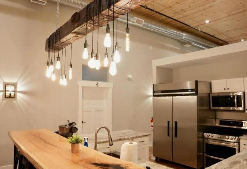 バルコニー付きスタンダードルーム, Tall Oaks Resort