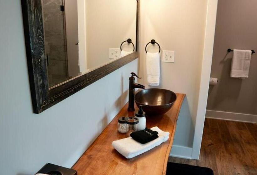 バルコニー付きスタンダードルーム, Tall Oaks Resort