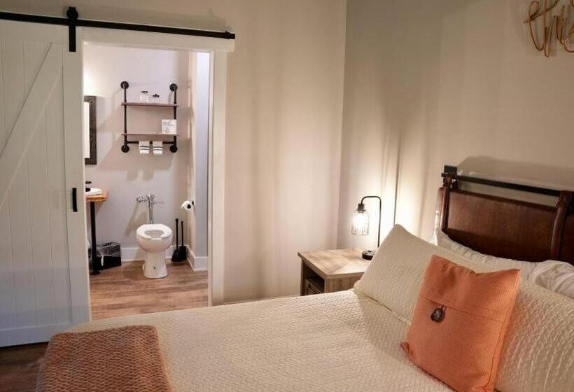 キングサイズベッドのデラックススイート, Tall Oaks Resort