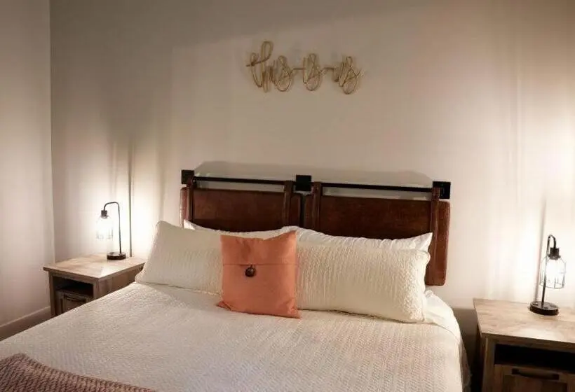 Deluxe Suite King Bed, Tall Oaks Resort