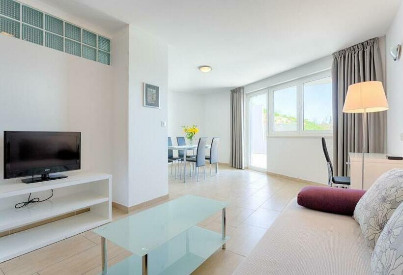 Escritório Standard Vista Jardim, Adriatic Queen Residence