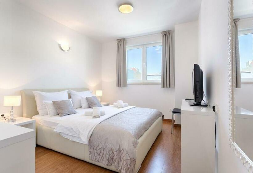 Quarto Economy, Adriatic Queen Residence