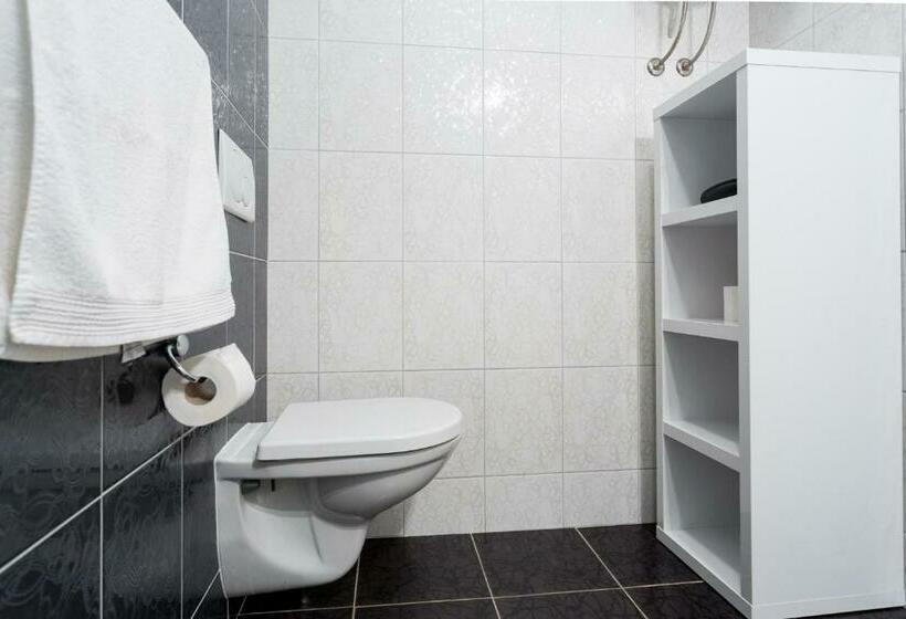 Quarto Economy, Adriatic Queen Residence