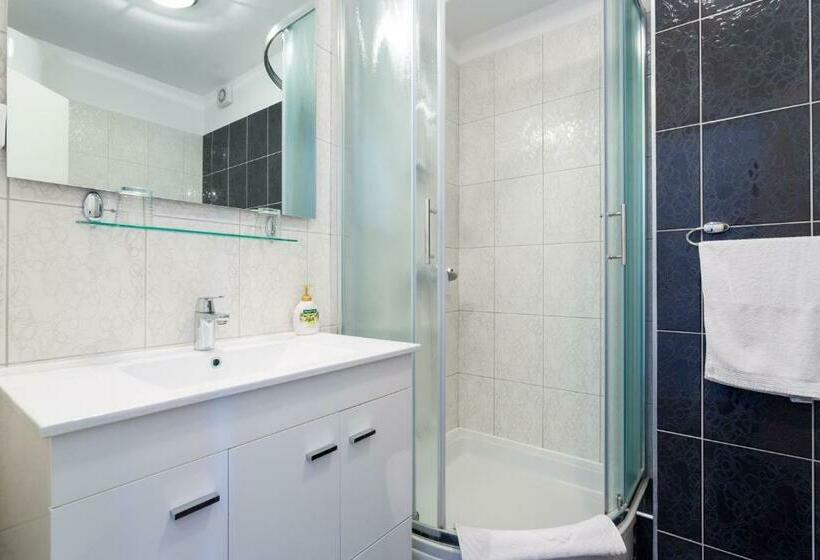 Quarto Economy, Adriatic Queen Residence