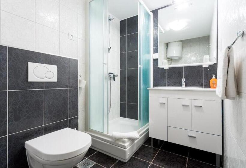 Escritório Standard Vista Jardim, Adriatic Queen Residence