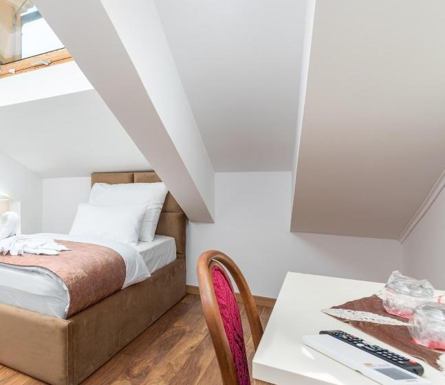 单人经济间, Dua Residence