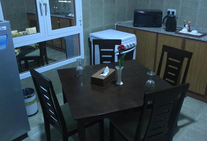 استودیو استاندارد با تخت کینگ, Royal Gardens