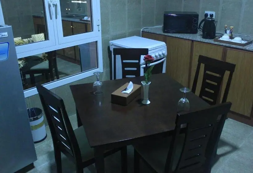 استودیو استاندارد با تخت کینگ, Royal Gardens