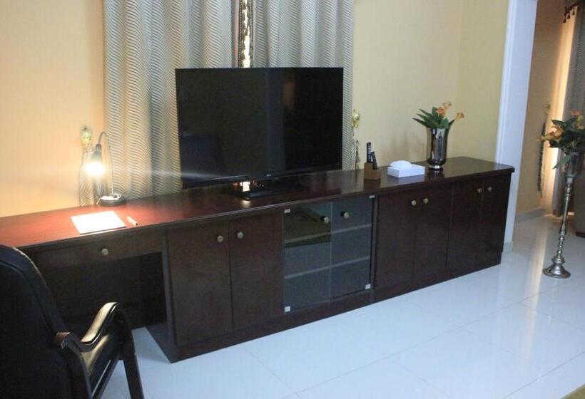 استودیو استاندارد با تخت کینگ, Royal Gardens