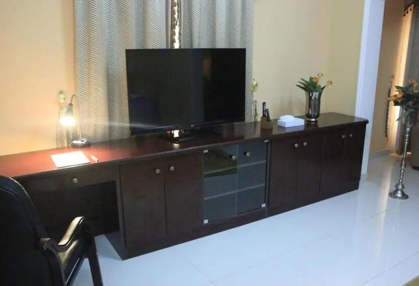 استودیو استاندارد با تخت کینگ, Royal Gardens