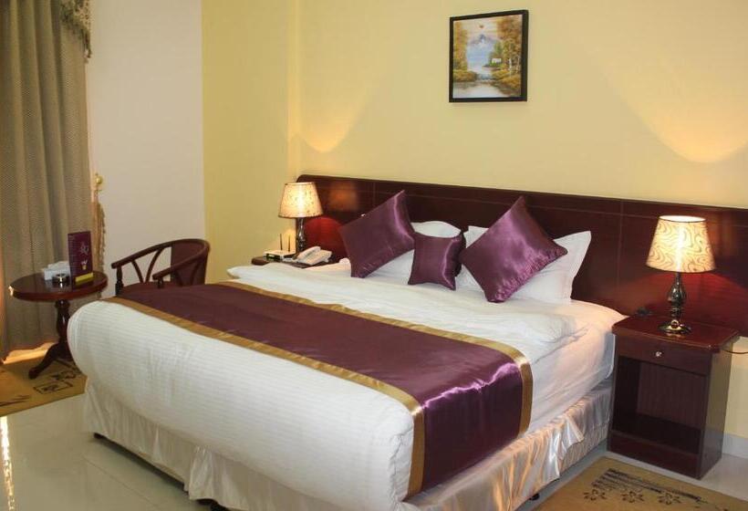 استودیو استاندارد با تخت کینگ, Royal Gardens