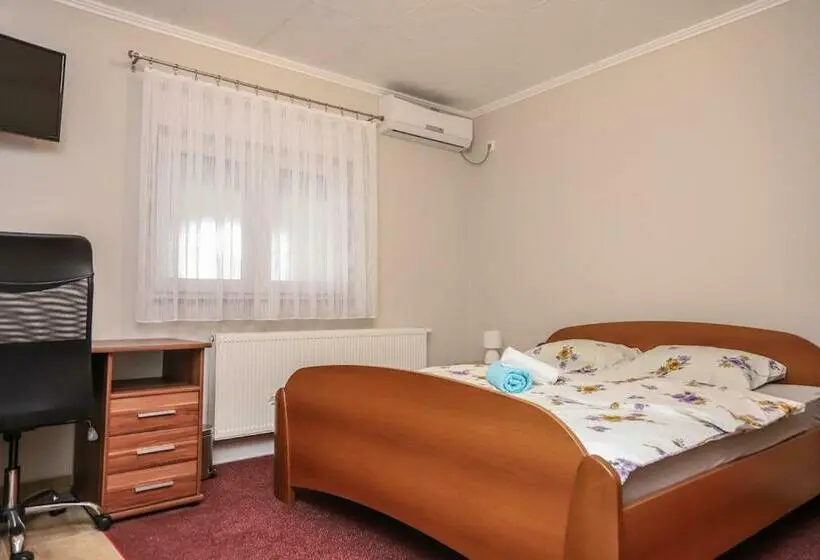 Standard-huone, Zrinski