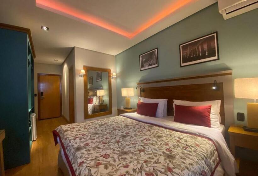 スーペリアースイート, Boutique Britanico