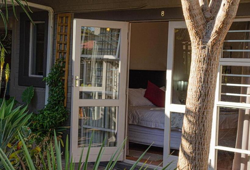 إستديو عائلى, Aloe Manor