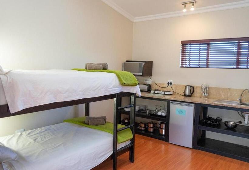 إستديو عائلى, Aloe Manor