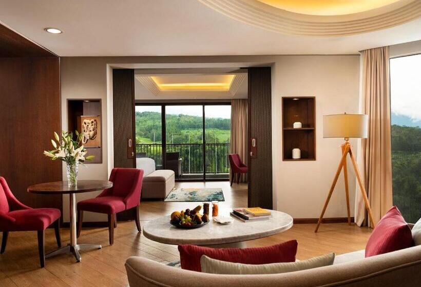 Люкс, Aston Sentul Lake Resort & Conference Center