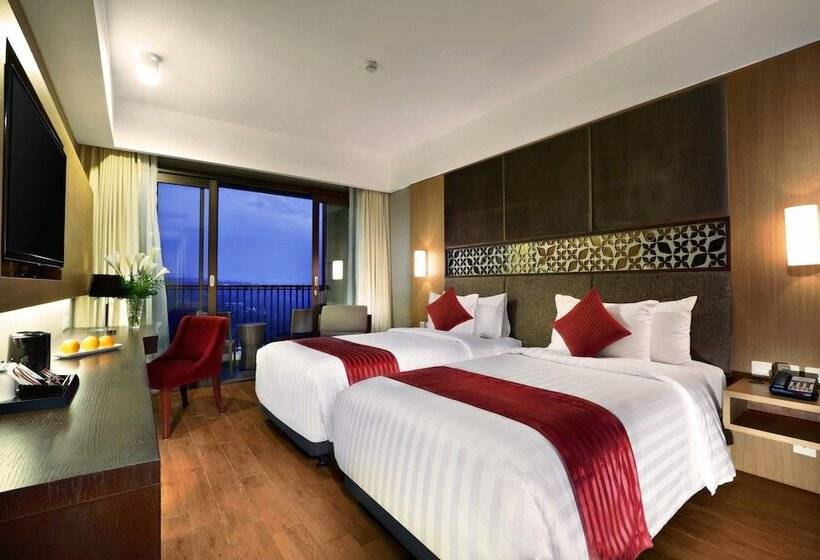 带泳池观景的豪华房, Aston Sentul Lake Resort & Conference Center