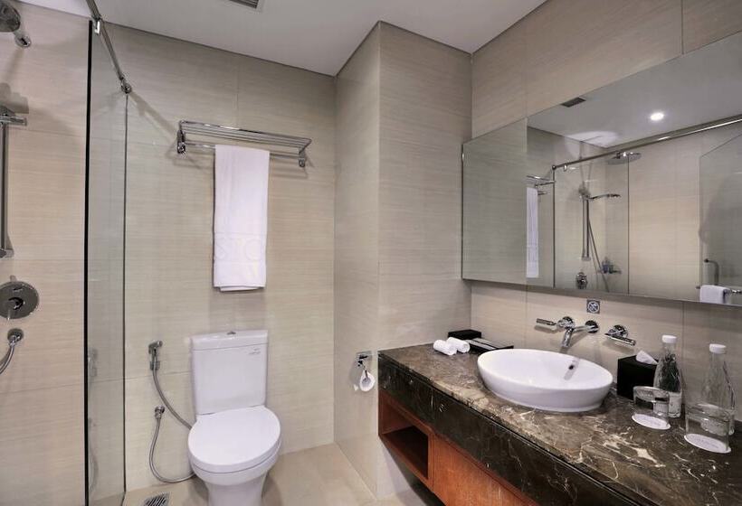 Номер Deluxe Вид на Бассейн, Aston Sentul Lake Resort & Conference Center