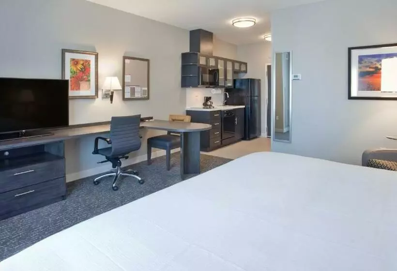 キングサイドベッドのスタンダードワンルーム, Candlewood Suites Grand Island, An Ihg