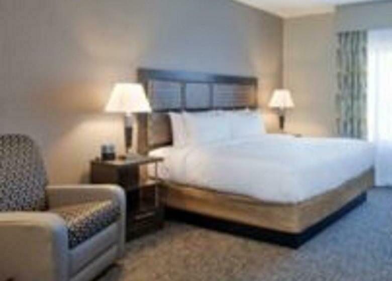 带大床的套房, Candlewood Suites Grand Island, An Ihg