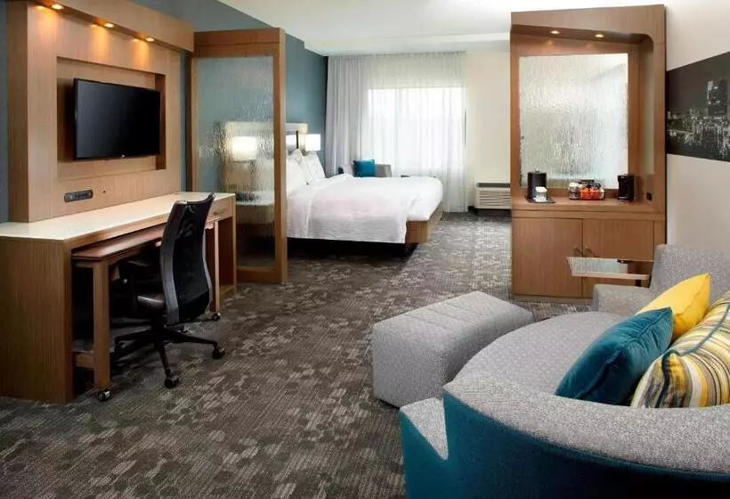 キングサイズベッドのスタンダードルーム, Courtyard By Marriott Akron Downtown