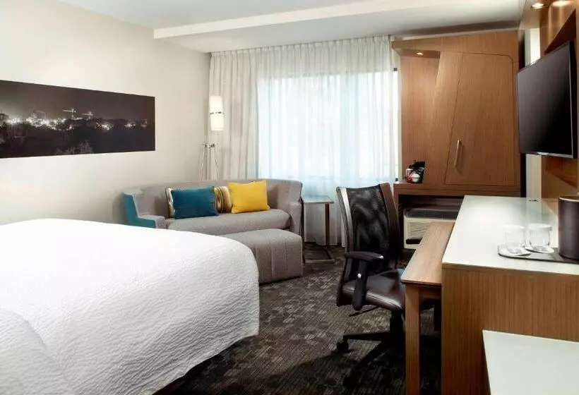身障者適用キングサイズベッドルーム, Courtyard By Marriott Akron Downtown