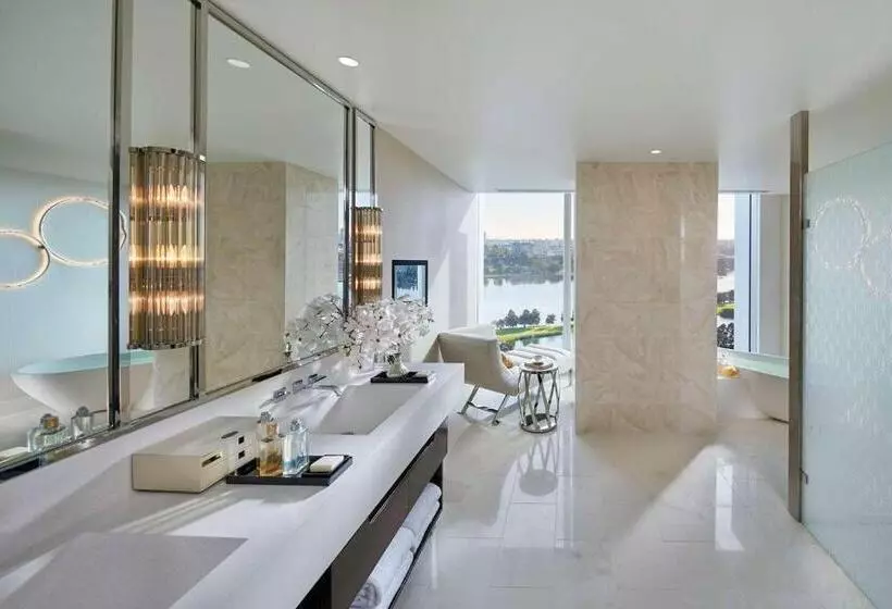 سوئیت پریمیوم, Crown Towers Perth