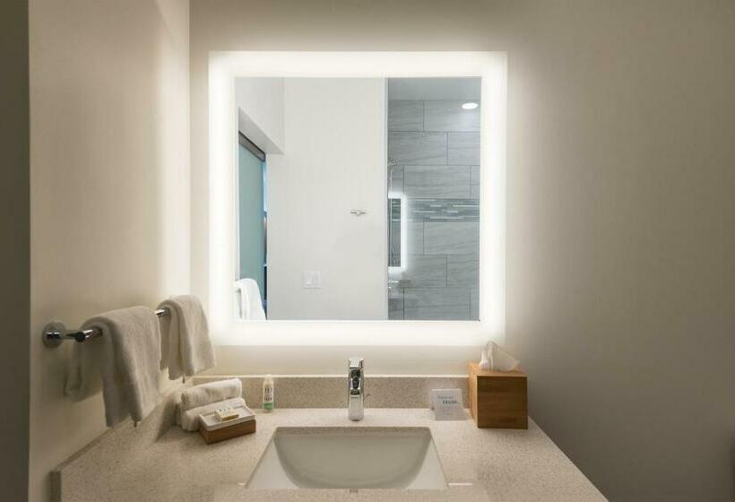 Люкс Кровать Кинг, Even Hotel Omaha Downtown Old Market, An Ihg