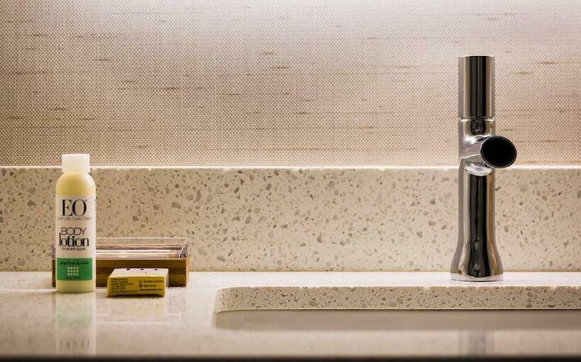 Номер Стандарт, Even Hotel Omaha Downtown Old Market, An Ihg