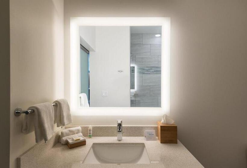 Номер Стандарт, Even Hotel Omaha Downtown Old Market, An Ihg