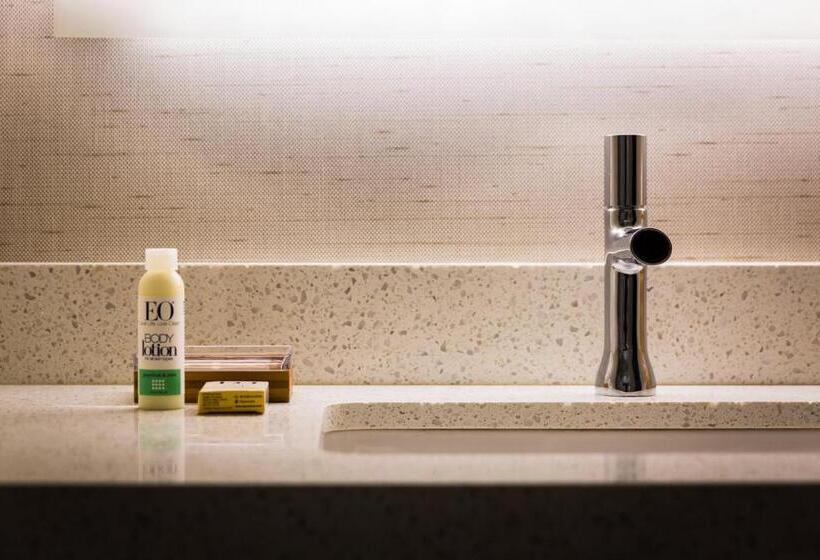 Номер Премиум, Even Hotel Omaha Downtown Old Market, An Ihg