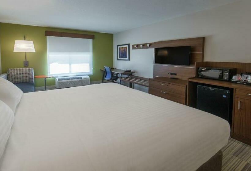 חדר סטנדרט עם מיטת קינג, Holiday Inn Express Gatlinburg Downtown, An Ihg