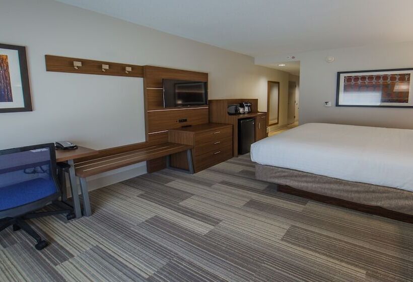 סוויטה מותאמת לאדם עם מוגבלויות, Holiday Inn Express Gatlinburg Downtown, An Ihg