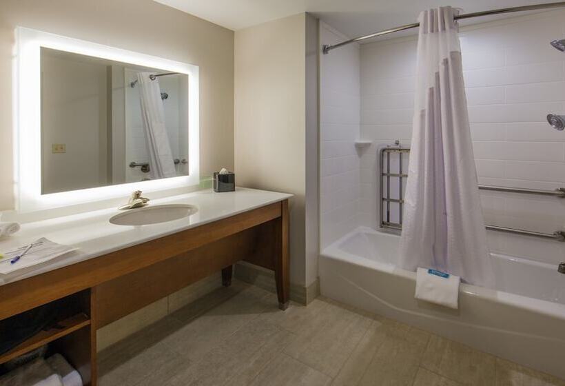 סוויטה מותאמת לאדם עם מוגבלויות, Holiday Inn Express Gatlinburg Downtown, An Ihg