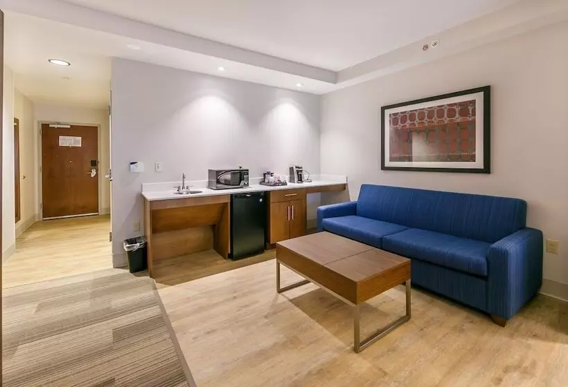 身障者適用スイートルーム, Holiday Inn Express Gatlinburg Downtown, An Ihg