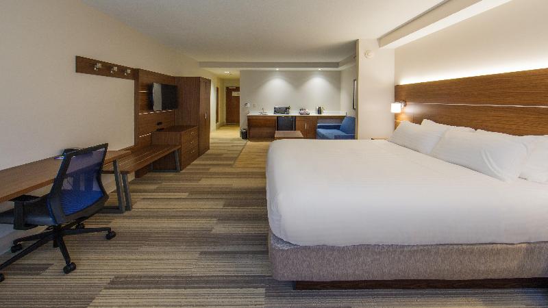 חדר סטנדרט עם מיטת קינג, Holiday Inn Express Gatlinburg Downtown, An Ihg