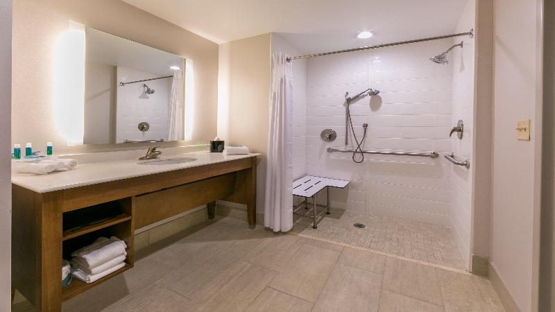 חדר סטנדרט עם מיטת קינג, Holiday Inn Express Gatlinburg Downtown, An Ihg