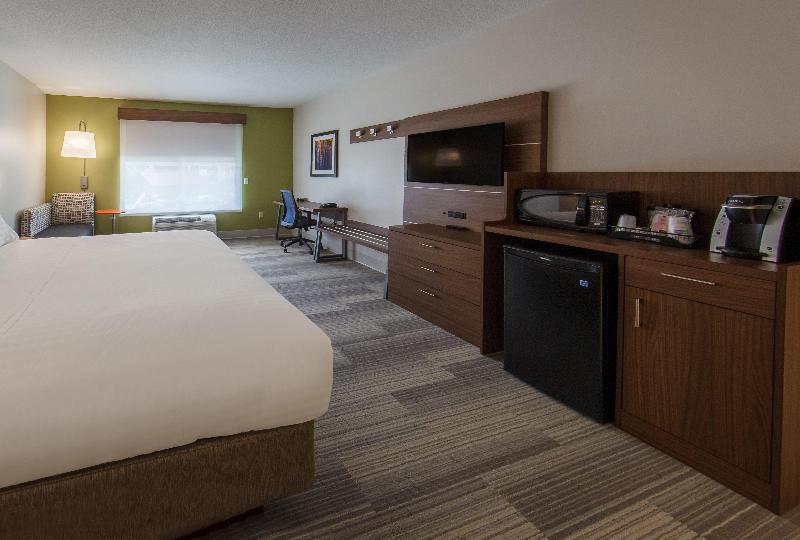 חדר סטנדרט עם מיטת קינג, Holiday Inn Express Gatlinburg Downtown, An Ihg