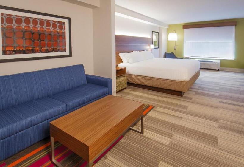 סוויטה מותאמת לאדם עם מוגבלויות, Holiday Inn Express Gatlinburg Downtown, An Ihg