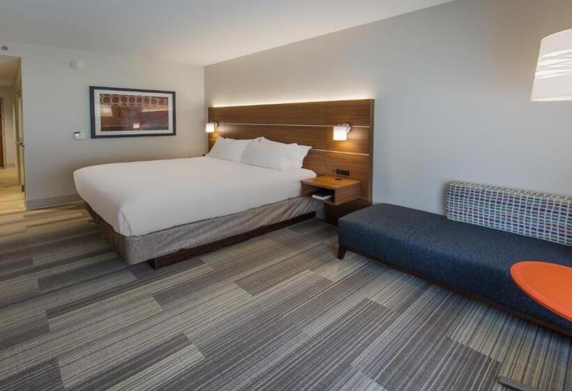 סוויטה מותאמת לאדם עם מוגבלויות, Holiday Inn Express Gatlinburg Downtown, An Ihg