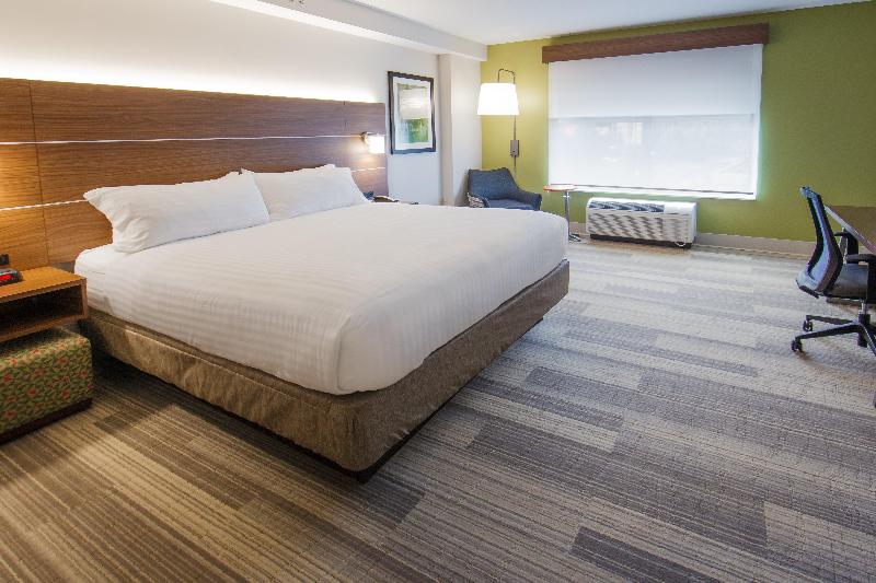 סוויטה מותאמת לאדם עם מוגבלויות, Holiday Inn Express Gatlinburg Downtown, An Ihg
