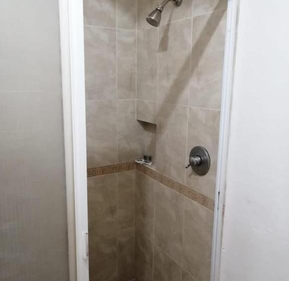 חדר סטנדרט נוף לבריכה, Js