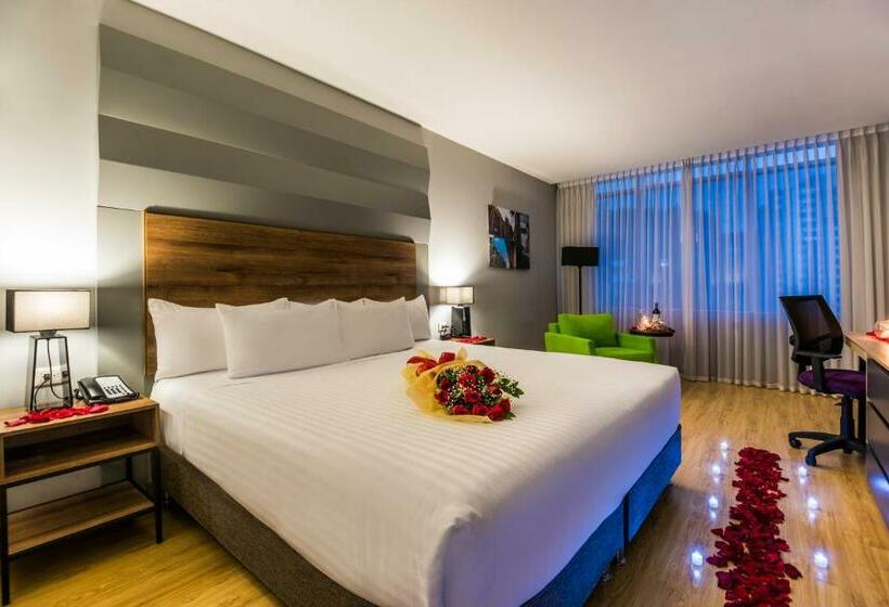 스탠다드 룸 킹사이즈 침대, La Quinta By Wyndham Medellin
