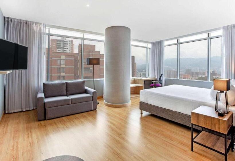 스탠다드 룸 킹사이즈 침대, La Quinta By Wyndham Medellin