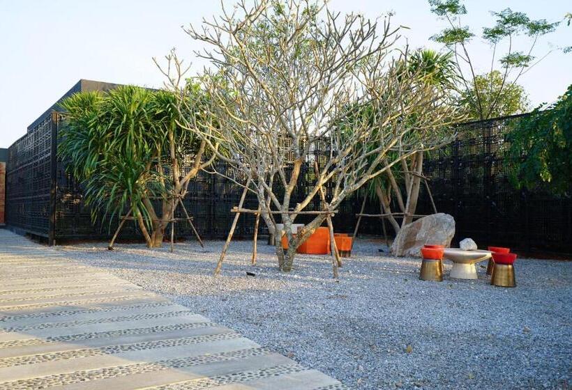 带花园景观和一个卧室的别墅, Nhapha Khaoyai Resort