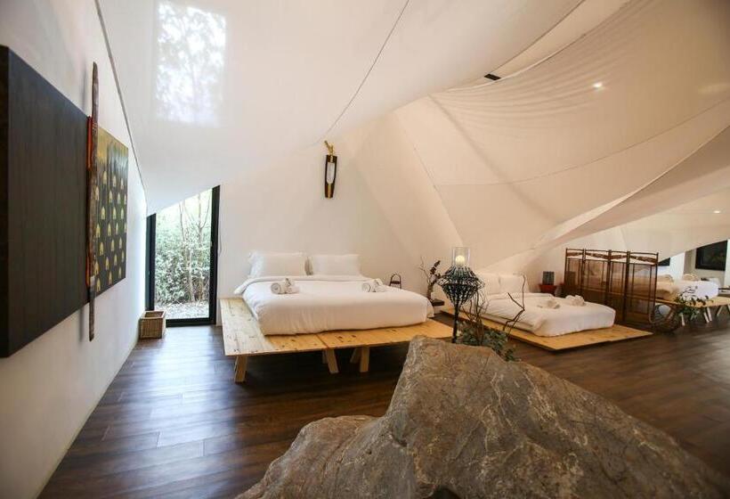 带花园景观和一个卧室的别墅, Nhapha Khaoyai Resort