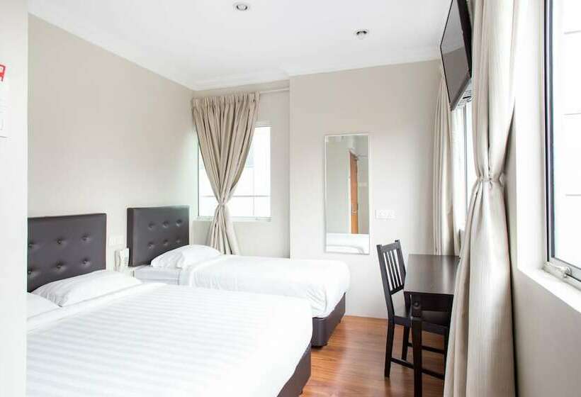 חדר דלוקס לשלושה, Pj Park