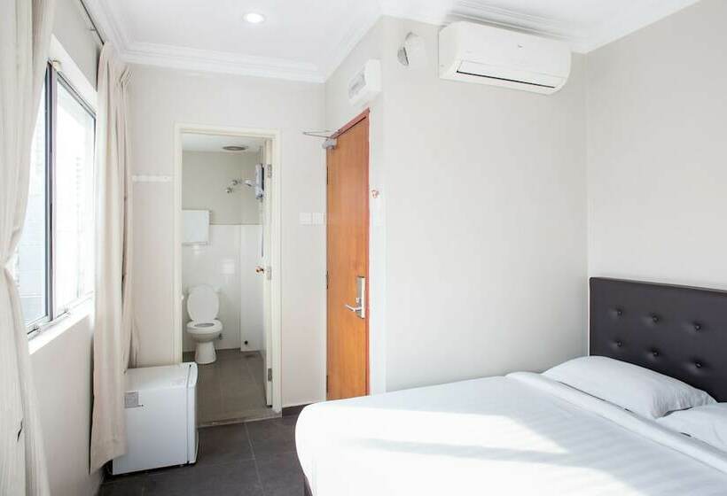 חדר דלוקס לשלושה, Pj Park